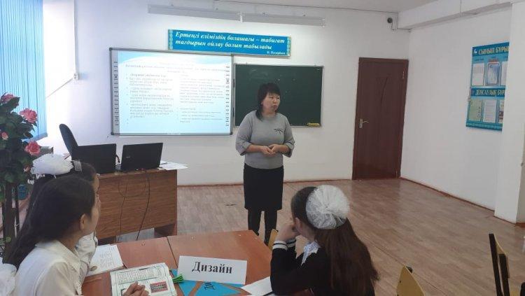 Этностильдегі бұйым дизайны (бас киім, камзол)
